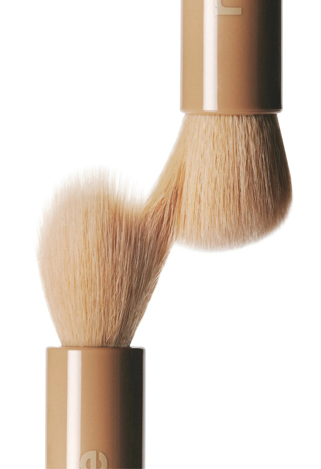 RHODE - pocket brush
DOUBLE-ENDED MAKEUP BRUSH