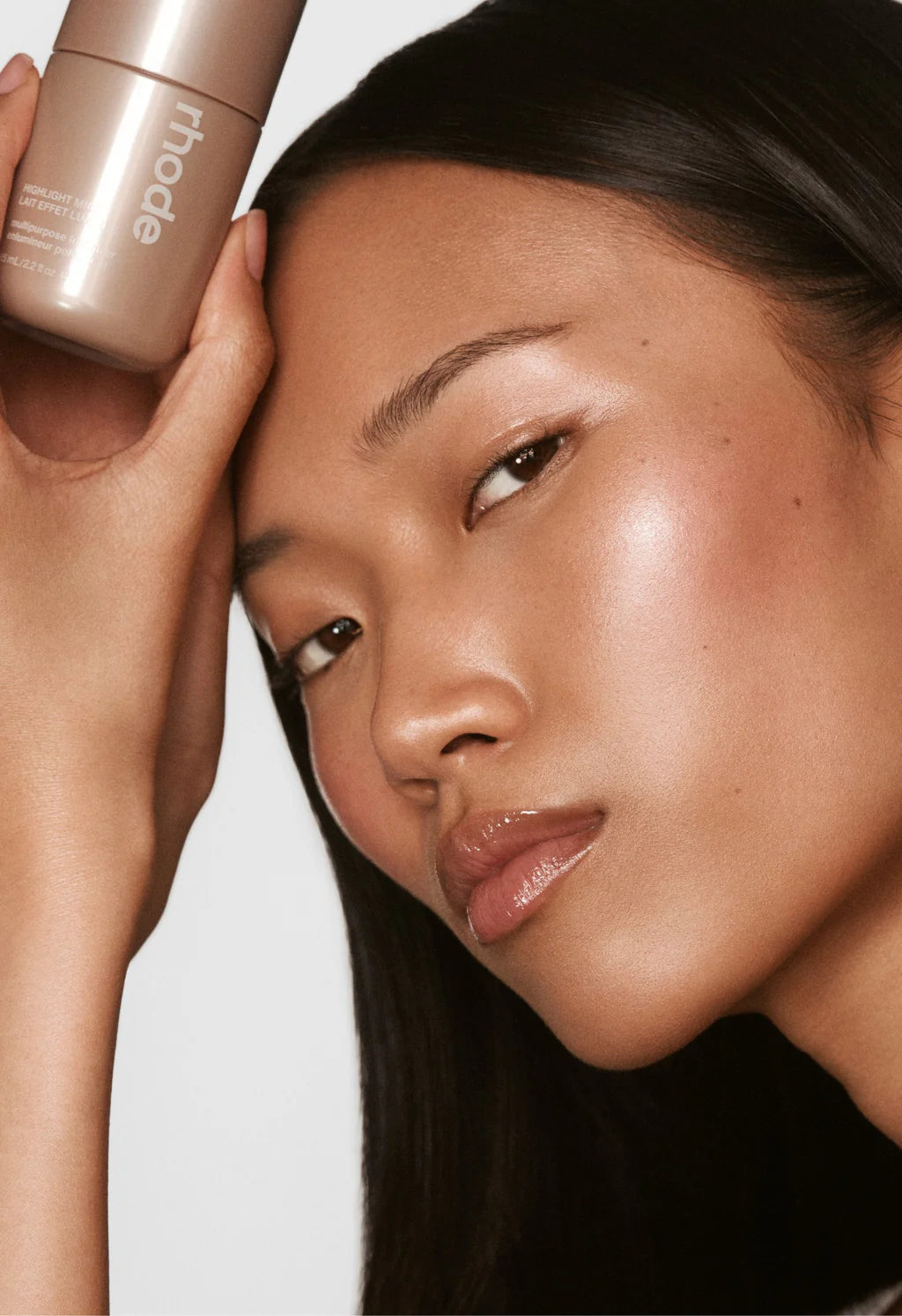 RHODE - highlight milk
MULTIPURPOSE LUMINIZER shade : 02 pearly champagne