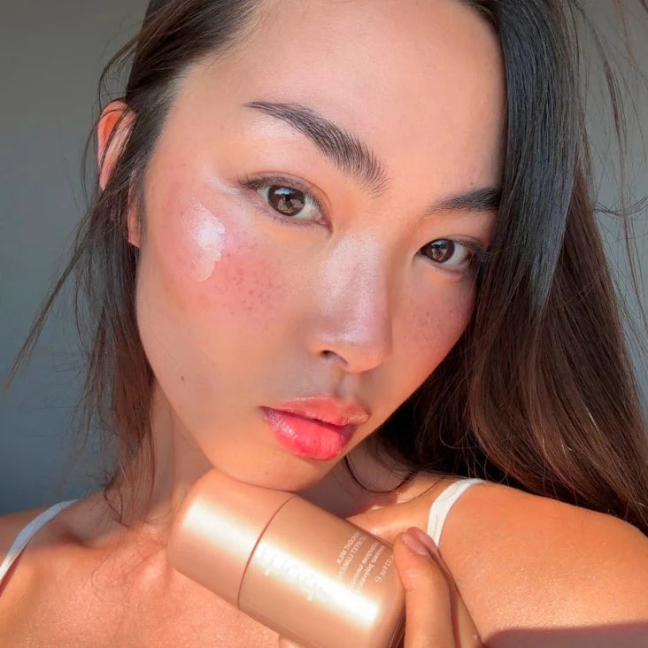 RHODE - highlight milk
MULTIPURPOSE LUMINIZER shade : 02 pearly champagne